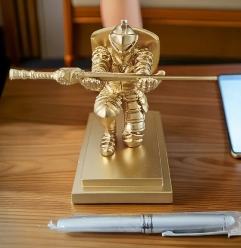 Phone Accessories For Old People - Creative Armor Knight Statue Resin Ornaments